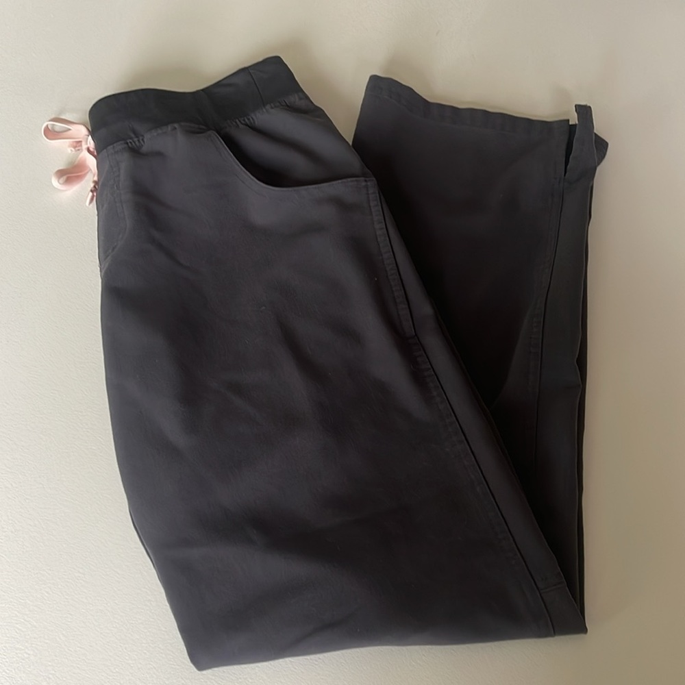 Figs Womens Kade Cargo Scrub Pants Dark Gray with Pink Tie Cargo Pockets Size S